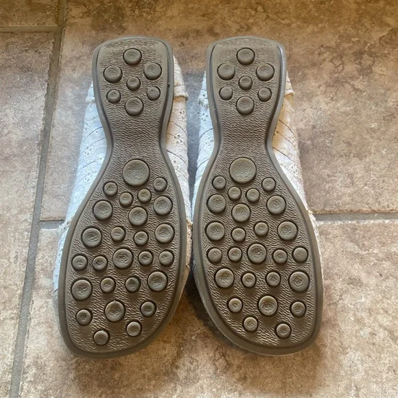 MUDD Bundle. Women's Cream and Gray Flats - Picture 4 of 16